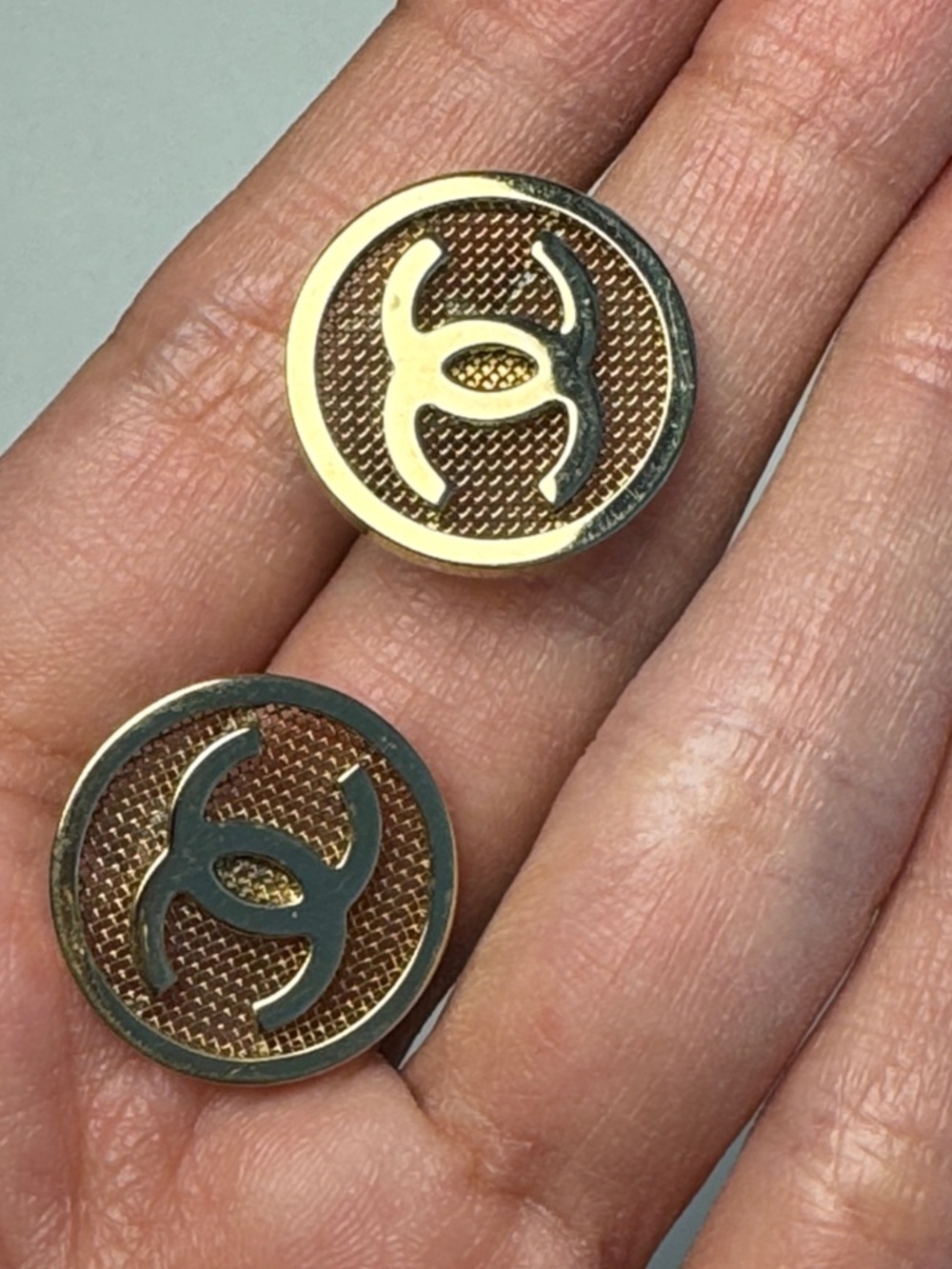 CHANEL Gold-Tone Interlocking CC EARRINGS- 100% AUTHENTIC - Picture 5 of 6
